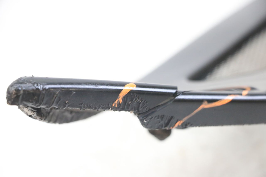 photo de TAPA DEBAJO DEL ASIENTO IZQUIERDO YAMAHA FJ 3CX 1200 (1986 - 1996) - Zoom sobre los componentes