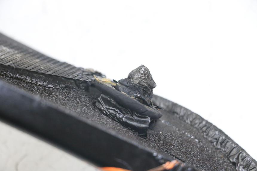 photo de TAPA DEBAJO DEL ASIENTO IZQUIERDO YAMAHA FJ 3CX 1200 (1986 - 1996) - Zoom estado de uso