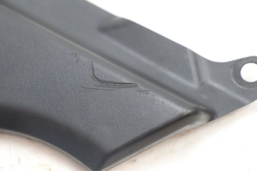 photo de TAPA BAJO ASIENTO IZQUIERDA YAMAHA FJR 1300 (2001 - 2005) - Detalle de la pieza