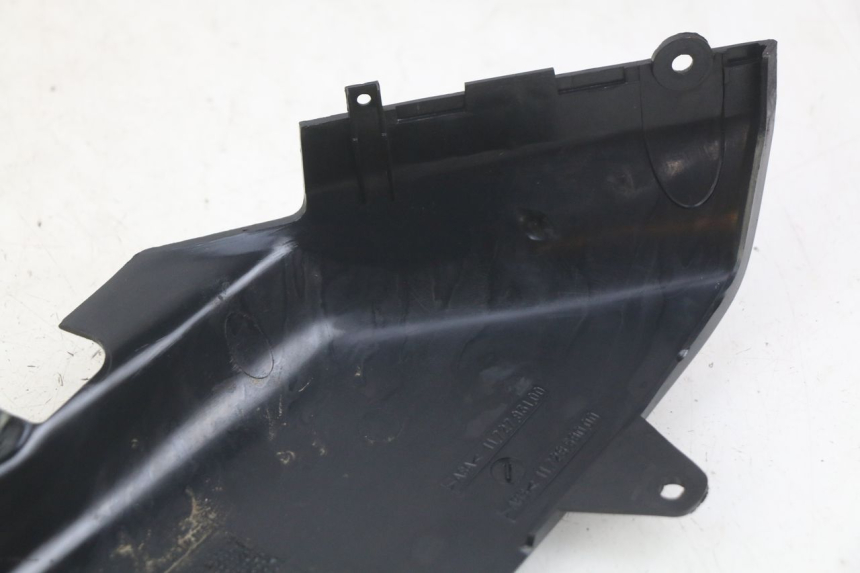 photo de TAPA DEBAJO DEL ASIENTO IZQUIERDO PEUGEOT FOX 50 (1995 - 2003) - Zoom estado de uso