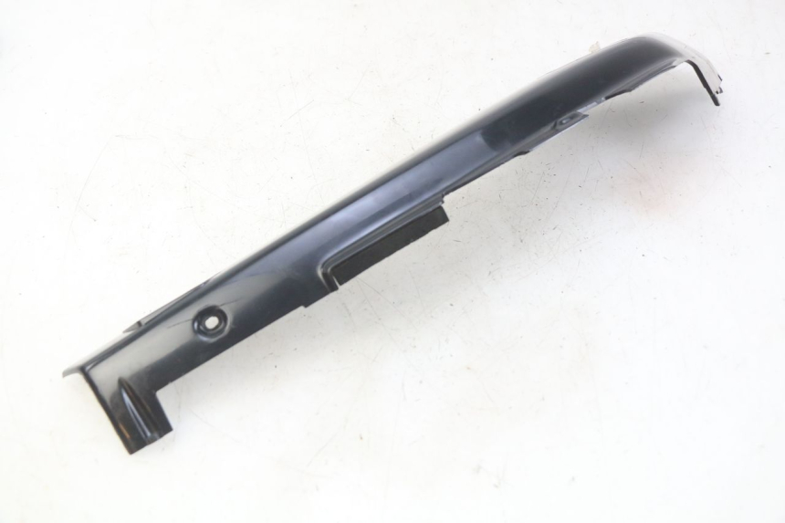 photo de TAPA DEBAJO DEL ASIENTO IZQUIERDO PEUGEOT FOX 50 (1995 - 2003) - Otra perspectiva