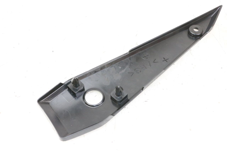 photo de TAPA BAJO ASIENTO IZQUIERDA YAMAHA FZ1 FAZER 1000 (2007 - 2009) - Zoom estado de uso