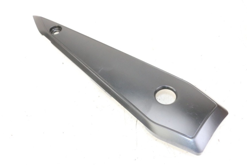 photo de TAPA BAJO ASIENTO IZQUIERDA YAMAHA FZ1 FAZER 1000 (2007 - 2009) - Otra perspectiva