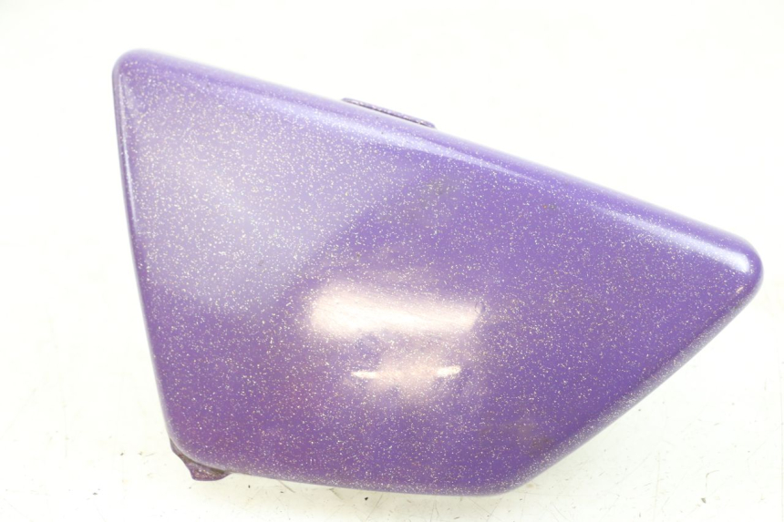 photo de TAPA BAJO ASIENTO IZQUIERDA SUZUKI GN 125 (1997 - 2000) - Vista principal