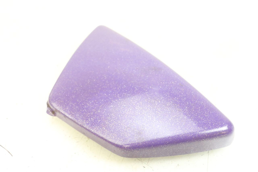 photo de TAPA BAJO ASIENTO IZQUIERDA SUZUKI GN 125 (1997 - 2000) - Otra perspectiva