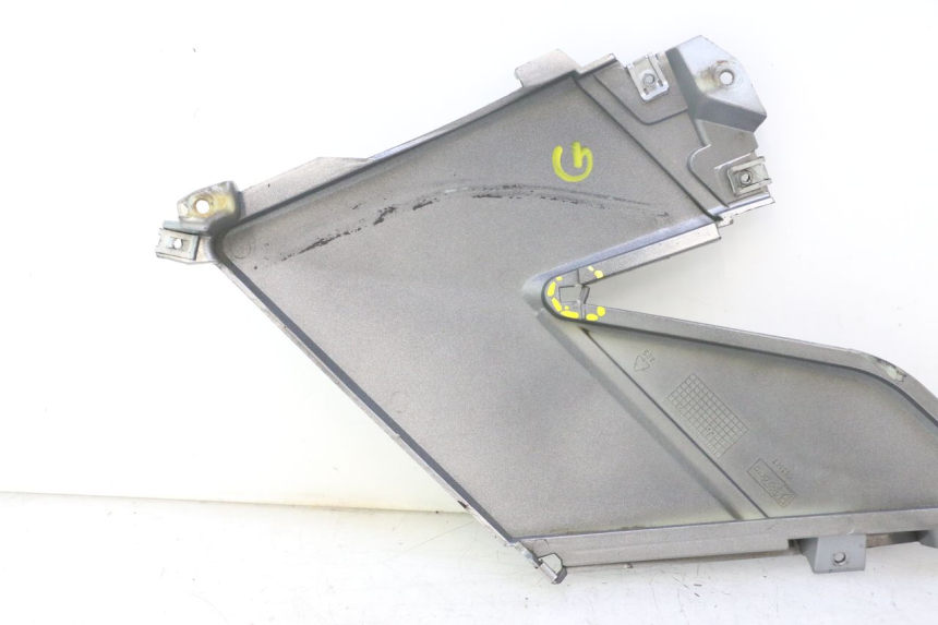 photo de TAPA BAJO ASIENTO IZQUIERDA GILERA GP 800 (2007 - 2013) - Otra vista del artículo