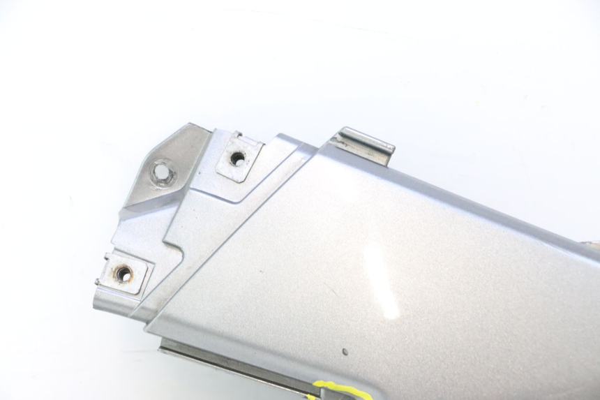 photo de TAPA BAJO ASIENTO IZQUIERDA GILERA GP 800 (2007 - 2013) - Zoom estado de uso