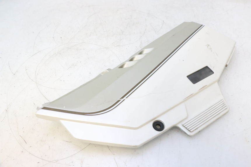 photo de TAPA BAJO ASIENTO IZQUIERDA KAWASAKI GPX F ZX750F 750 (1986 - 1990) - Detalle de la pieza