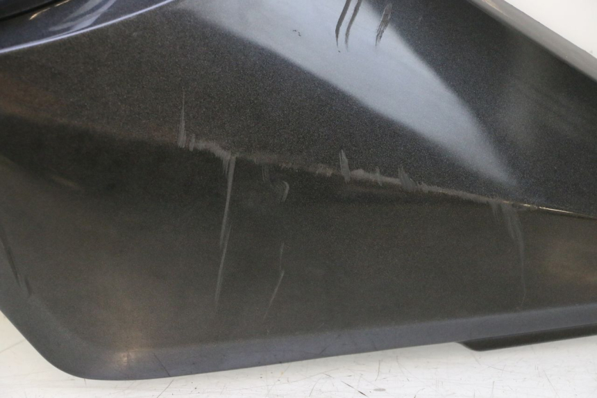 photo de TAPA BAJO ASIENTO IZQUIERDA SUZUKI GSF N BANDIT 1200 (2001 - 2005) - Zoom sobre los componentes
