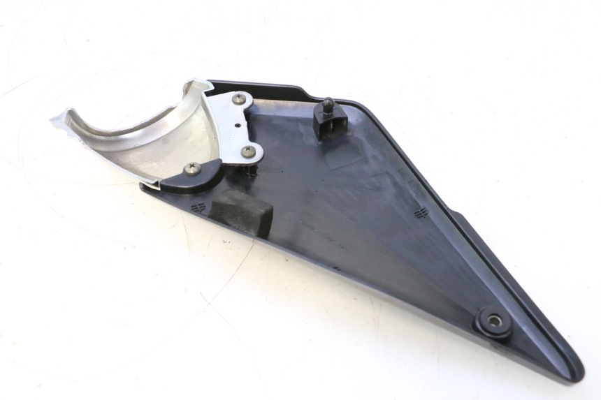 photo de TAPA BAJO ASIENTO IZQUIERDA SUZUKI GSF N BANDIT 1200 (2001 - 2005) - Zoom estado de uso