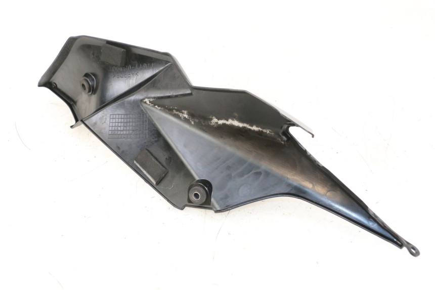 photo de TAPA BAJO ASIENTO IZQUIERDA SUZUKI GSR 750 (2011 - 2017) - Detalle de la pieza