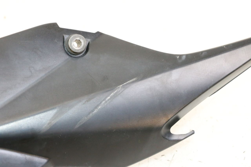 photo de TAPA BAJO ASIENTO IZQUIERDA SUZUKI GSR 750 (2011 - 2017) - Detalle de la pieza