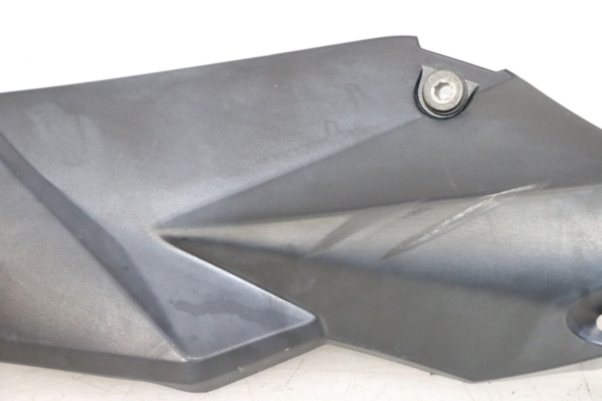 photo de TAPA BAJO ASIENTO IZQUIERDA SUZUKI GSR 750 (2011 - 2017) - Otra vista del artículo