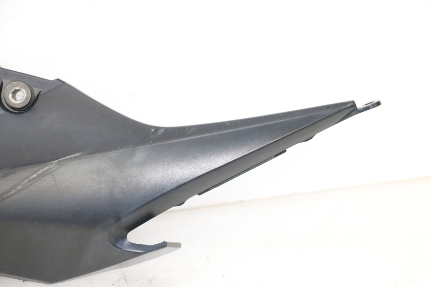 photo de TAPA BAJO ASIENTO IZQUIERDA SUZUKI GSR 750 (2011 - 2017) - Recambio usado revisado