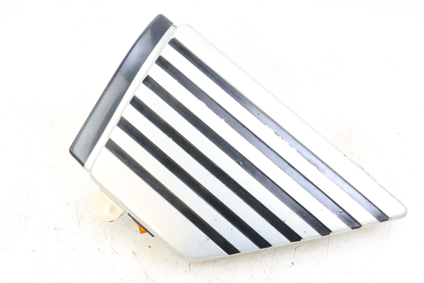 photo de TAPA BAJO ASIENTO IZQUIERDA SUZUKI GSX E 250 (1982 - 1983) - Vista principal