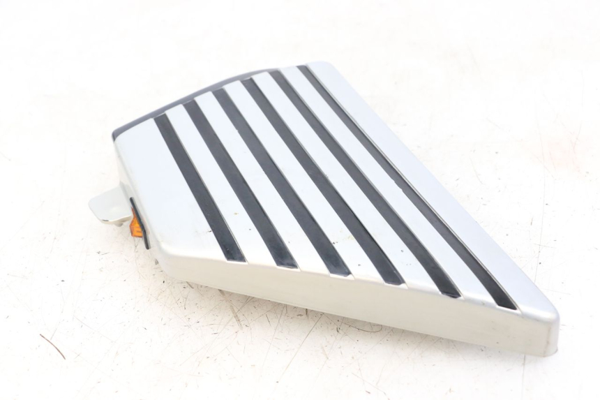 photo de TAPA BAJO ASIENTO IZQUIERDA SUZUKI GSX E 250 (1982 - 1983) - Vista general del producto