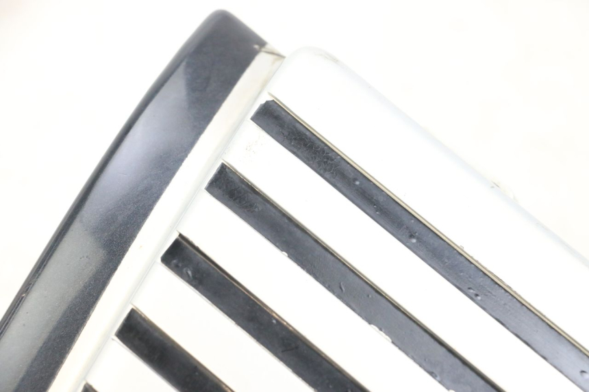 photo de TAPA BAJO ASIENTO IZQUIERDA SUZUKI GSX E 250 (1982 - 1983) - Recambio usado revisado