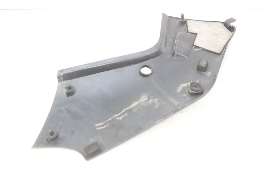 photo de TAPA DEBAJO DEL ASIENTO IZQUIERDO SUZUKI GSX-F GSX  F 1100 (1988 - 1994) - Zoom estado de uso