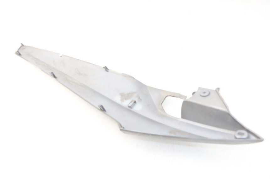 photo de TAPA BAJO ASIENTO IZQUIERDA SYM GTS EFI ABS 125 (2012 - 2016) - Otra perspectiva