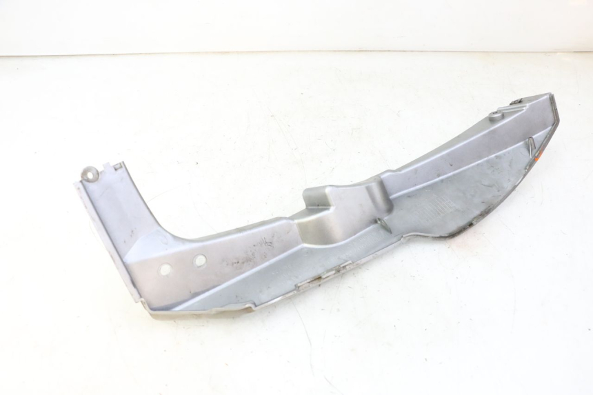 photo de TAPA BAJO ASIENTO IZQUIERDA DAELIM HISTORY 125 (2001 - 2002) - Detalles de los puntos de fijación