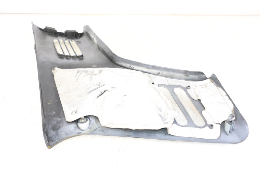 photo de TAPA BAJO ASIENTO IZQUIERDA HONDA CBR F 1000 (1993 - 1996) - Detalle de la pieza