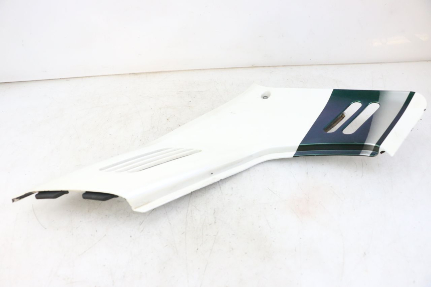 photo de TAPA BAJO ASIENTO IZQUIERDA HONDA CBR F 1000 (1993 - 1996) - Detalles de los puntos de fijación