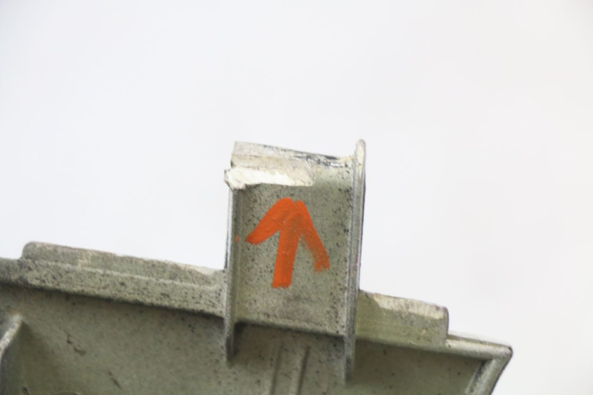 photo de TAPA BAJO ASIENTO IZQUIERDA HONDA NES AROBASE 125 (2000 - 2003) - Vista general del producto