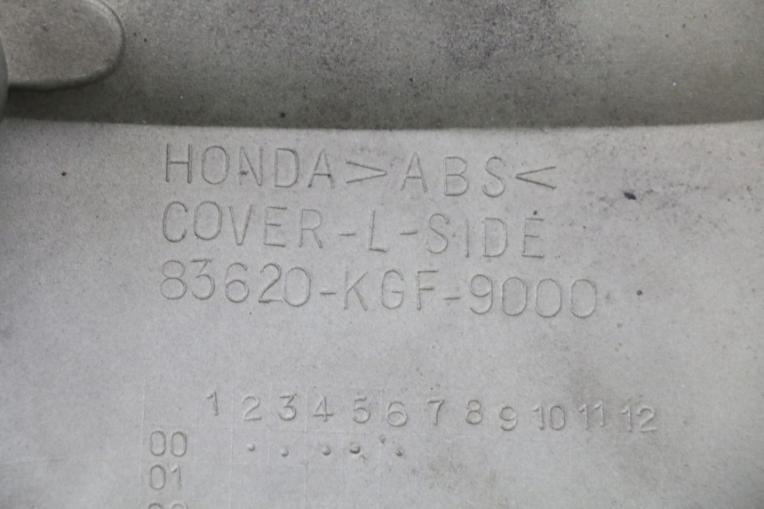 photo de TAPA BAJO ASIENTO IZQUIERDA HONDA NES AROBASE 125 (2000 - 2003) - Detalles de los puntos de fijación