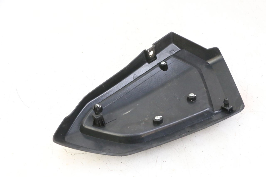 photo de TAPA BAJO ASIENTO IZQUIERDA KEEWAY K-LIGHT KLIGHT 125 (2018 - 2025) - Zoom estado de uso