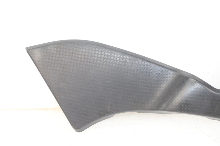 photo de TAPA BAJO ASIENTO IZQUIERDA KYMCO K-PW K-PIPE 50 (2012 - 2017) - Estado de la superficie y material