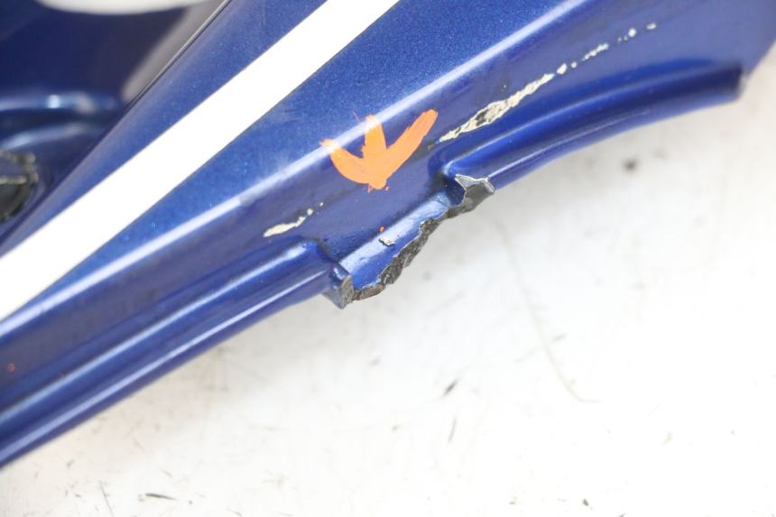 photo de TAPA BAJO ASIENTO IZQUIERDA KAWASAKI ZR7 ZR-7 S 750 (1999 - 2004) - Detalles de los puntos de fijación