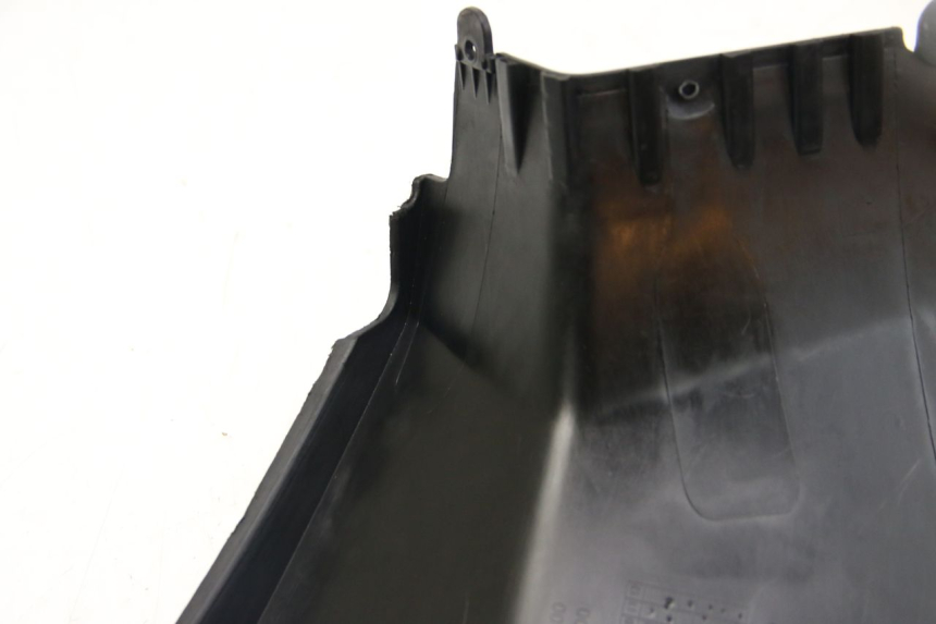 photo de TAPA DEBAJO DEL ASIENTO IZQUIERDO PEUGEOT KISBEE 2T 50 (2018 - 2022) - Otra vista del artículo