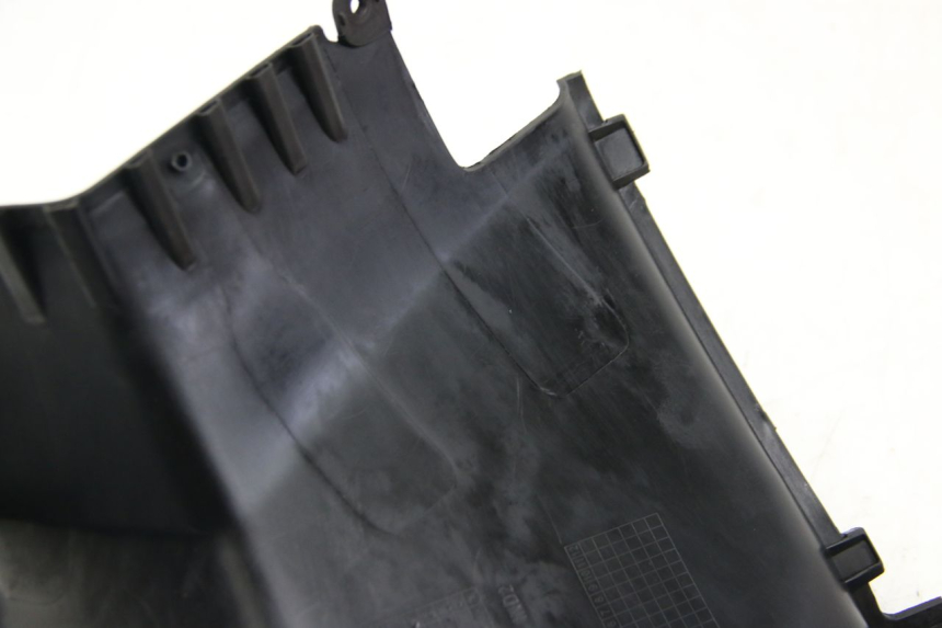 photo de TAPA DEBAJO DEL ASIENTO IZQUIERDO PEUGEOT KISBEE 2T 50 (2018 - 2022) - Características distintivas