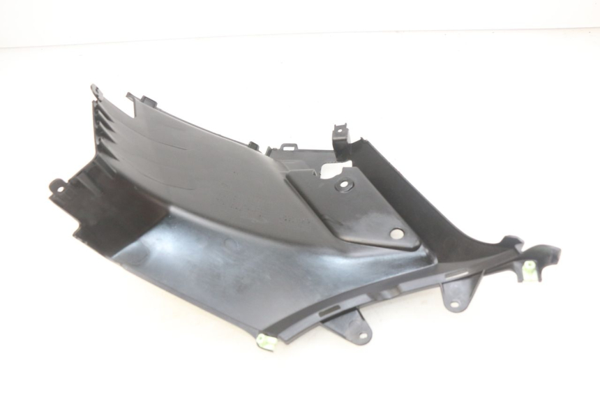 photo de TAPA DEBAJO DEL ASIENTO IZQUIERDO PEUGEOT KISBEE 4T 50 (2018 - 2022) - Zoom estado de uso