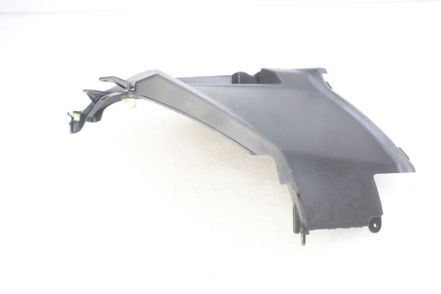 photo de TAPA DEBAJO DEL ASIENTO IZQUIERDO PEUGEOT KISBEE 4T 50 (2018 - 2022) - Primer plano técnico