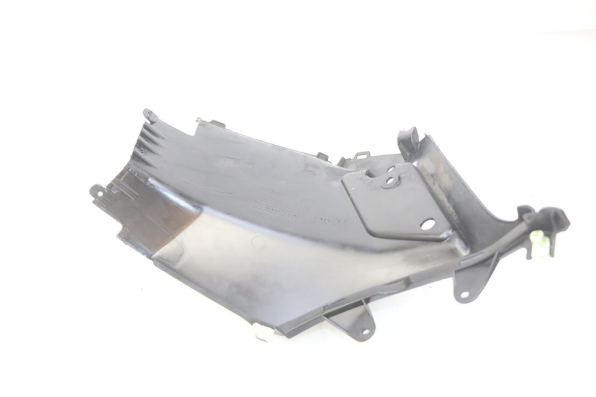 photo de TAPA DEBAJO DEL ASIENTO IZQUIERDO PEUGEOT KISBEE 4T 50 (2018 - 2022) - Detalle de la pieza