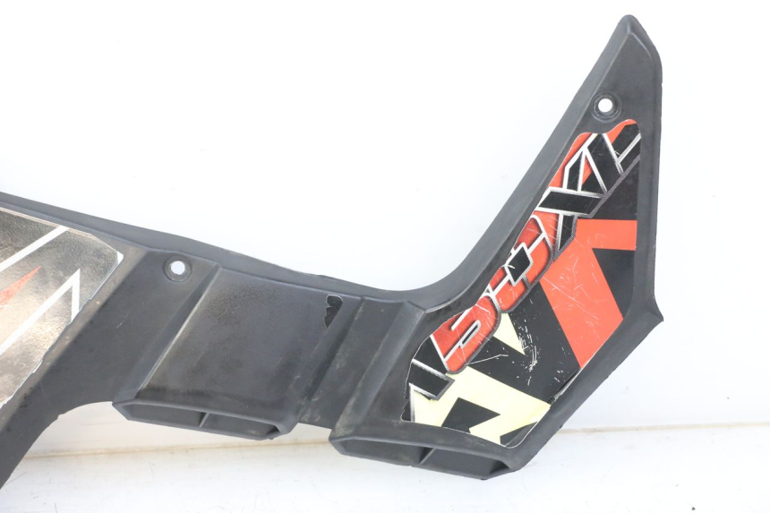 photo de TAPA BAJO ASIENTO IZQUIERDA MASAI XL 50 (2012 - 2019) - Primer plano técnico