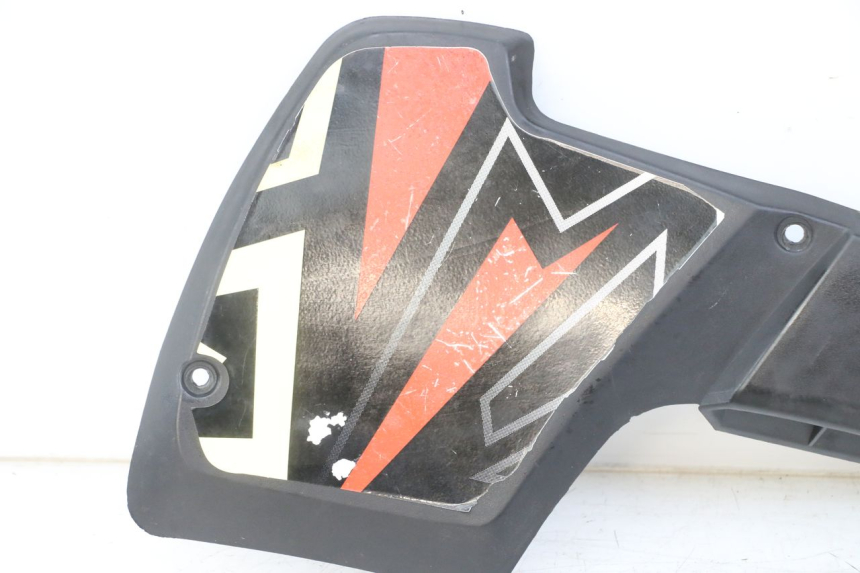 photo de TAPA BAJO ASIENTO IZQUIERDA MASAI XL 50 (2012 - 2019) - Vista general del producto