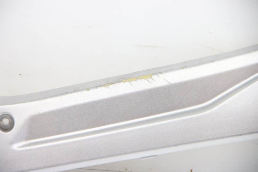 photo de TAPA DEBAJO DEL ASIENTO IZQUIERDO EUROCKA MATADOR 4T 50 (2010 - 2016) - Detalles de los puntos de fijación