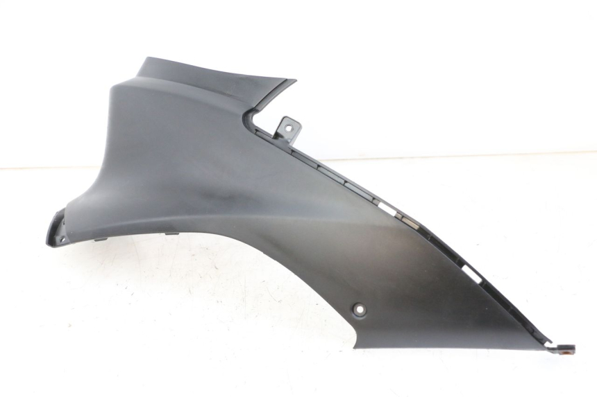 photo de TAPA BAJO ASIENTO IZQUIERDA MBK OVETTO ONE 2T 50 (2013 - 2017) - Primer plano técnico