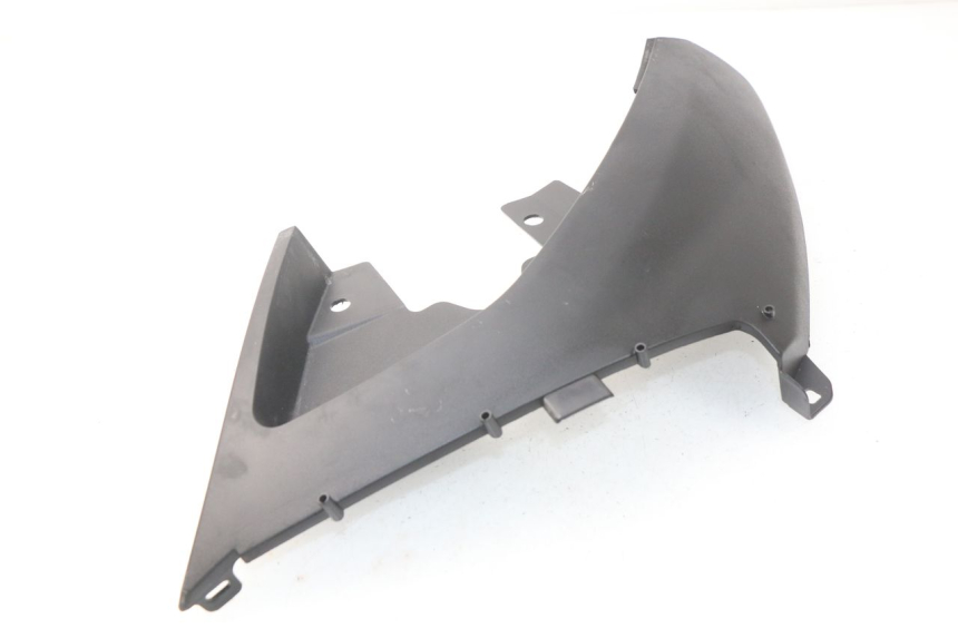 photo de TAPA BAJO ASIENTO IZQUIERDA PEUGEOT METROPOLIS 400 (2017 - 2020) - Detalles de los puntos de fijación