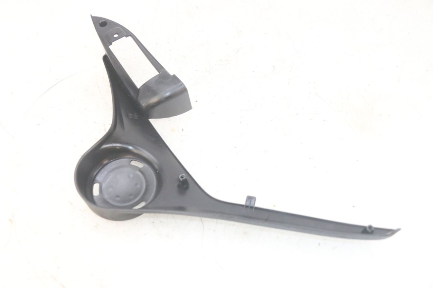 photo de TAPA BAJO ASIENTO IZQUIERDA PIAGGIO MP3 HPE 300 (2019 - 2026) - Detalle de la pieza