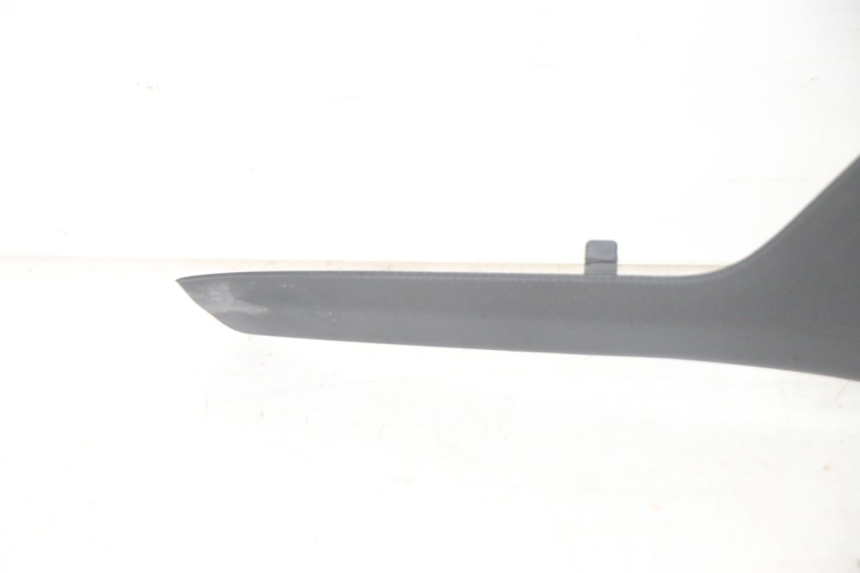 photo de TAPA BAJO ASIENTO IZQUIERDA PIAGGIO MP3 HPE 300 (2019 - 2026) - Vista general del producto