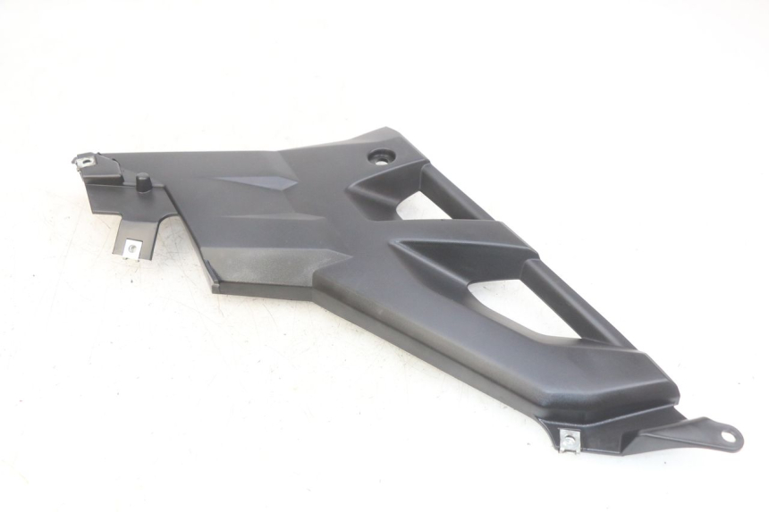 photo de TAPA DEBAJO DEL ASIENTO IZQUIERDO YAMAHA MT ABS 125 (2014 - 2018) - Primer plano técnico