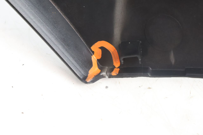 photo de TAPA BAJO ASIENTO IZQUIERDA YAMAHA N-MAX NMAX 125 (2021 - 2024) - Características distintivas