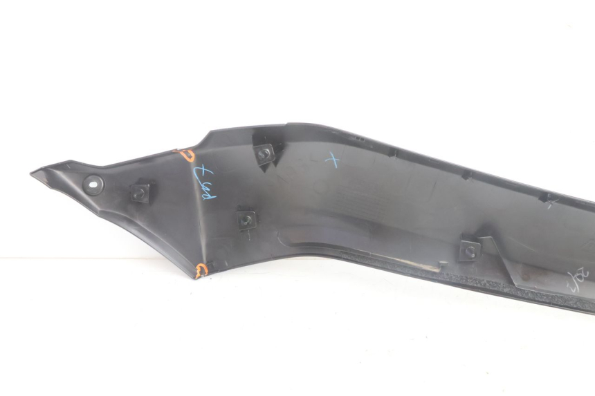 photo de TAPA BAJO ASIENTO IZQUIERDA YAMAHA N-MAX NMAX 125 (2021 - 2024) - Estado de la superficie y material