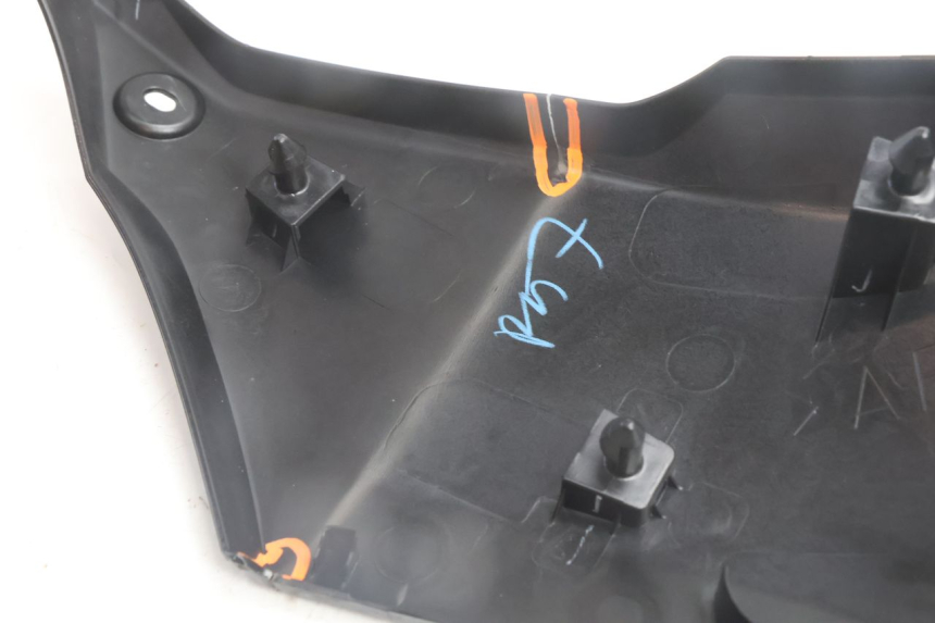 photo de TAPA BAJO ASIENTO IZQUIERDA YAMAHA N-MAX NMAX 125 (2021 - 2024) - Recambio usado revisado