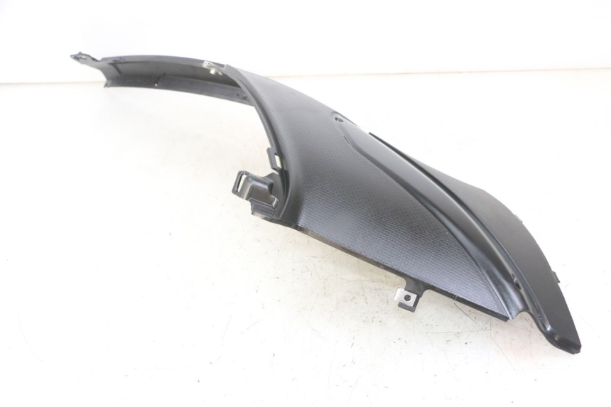 photo de TAPA BAJO ASIENTO IZQUIERDA PIAGGIO NRG POWER PUREJET 50 (2018 - 2021) - Primer plano técnico