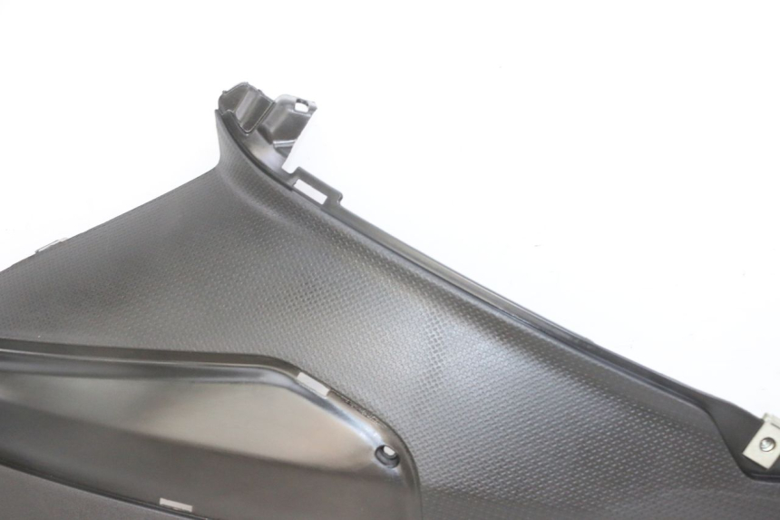 photo de TAPA BAJO ASIENTO IZQUIERDA PIAGGIO NRG POWER PUREJET 50 (2018 - 2021) - Detalles de los puntos de fijación
