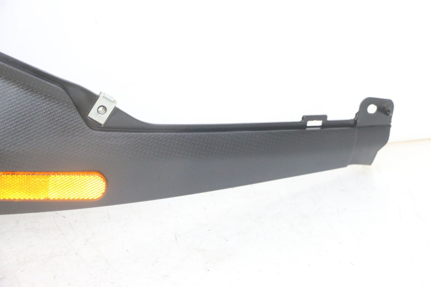 photo de TAPA BAJO ASIENTO IZQUIERDA PIAGGIO NRG POWER PUREJET 50 (2018 - 2021) - Estado de la superficie y material